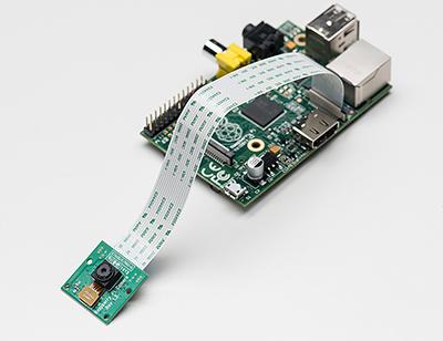 Camera Module được lắp trên bo mạch Raspberry Pi